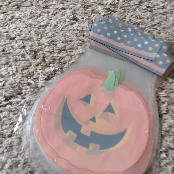 NEW 24 halloween favor bags with twist ties - Picture 2 of 2